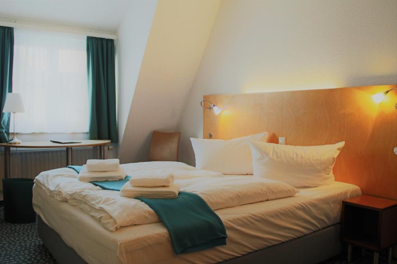 Check Hotel